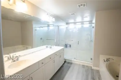 8525 Silver Coast Street, Las Vegas, NV 89139 Primary Bathroom