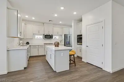 2555 Hampton Road 4306 Kitchen
