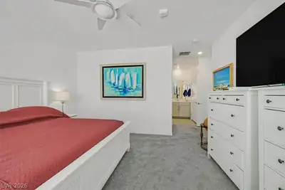 2555 Hampton Road 4306 Bedroom