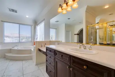 10 Gulf Pines Avenue, Las Vegas, NV 89148 Primary Bathroom