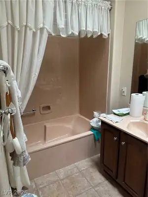 1513 Bonner Springs Drive Primary Bathroom