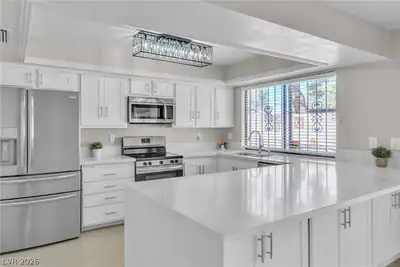 4214 Whippoorwill Circle, Las Vegas, NV 89121 Kitchen