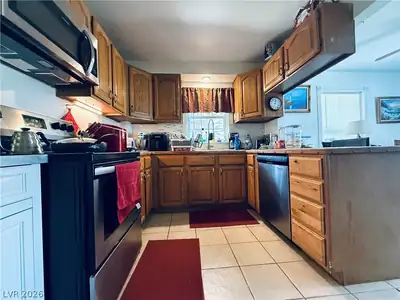 925 Pine Street Kitchen