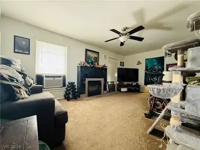 925 Pine Street Living Room