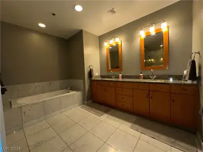 4575 Dean Martin Drive 2600 Primary Bathroom
