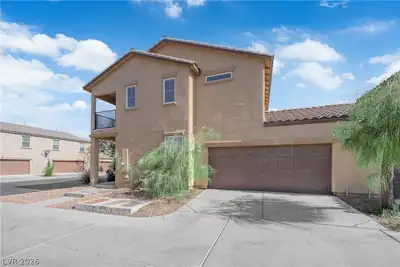 4626 Lime Straight Drive, Las Vegas, NV 89115 Garage