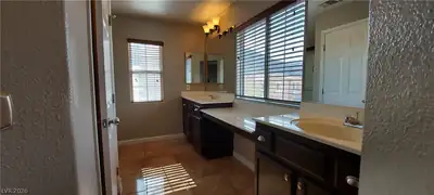 10613 Golden Aspen Court Primary Bathroom