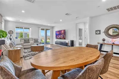 312 South Parawan Street Dining Area