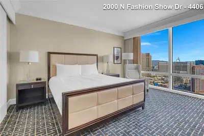 2000 FASHION SHOW Drive 4406 Bedroom