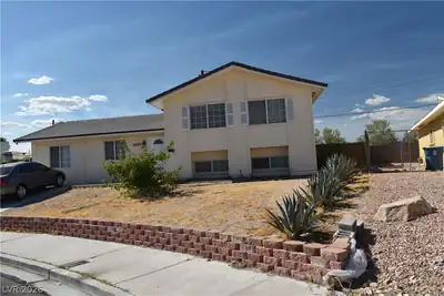 6620 Bourbon Way, Las Vegas, NV 89107 Front of Structure