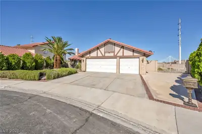 1605 Brocado Lane, Las Vegas, NV 89117 Front of Structure