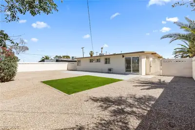 1612 Palora Avenue, Las Vegas, NV 89169 Yard