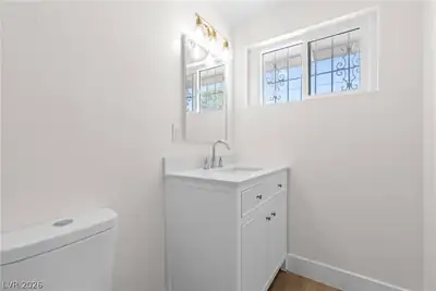 1612 Palora Avenue, Las Vegas, NV 89169 Primary Bathroom