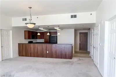 150 Las Vegas Boulevard 1813 Living Room