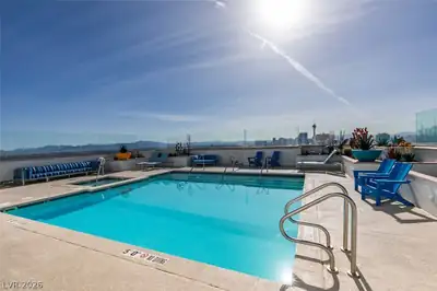 150 Las Vegas Boulevard 1813 Pool