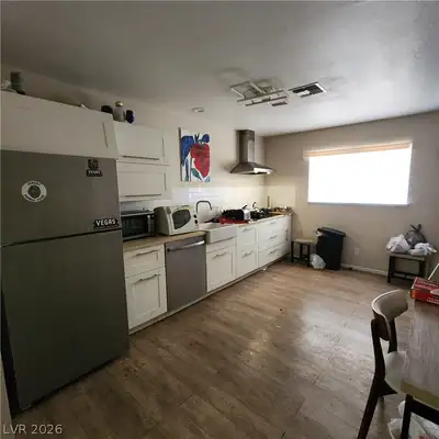 4371 Flandes Street, Las Vegas, NV 89121 Kitchen