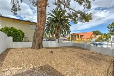 4371 Flandes Street, Las Vegas, NV 89121 Yard