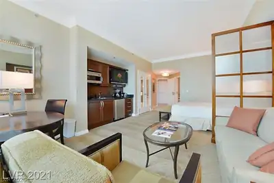 135 East Harmon Avenue 2816 