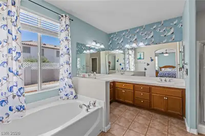 817 Bolivar Avenue, North Las Vegas, NV 89032 Primary Bathroom