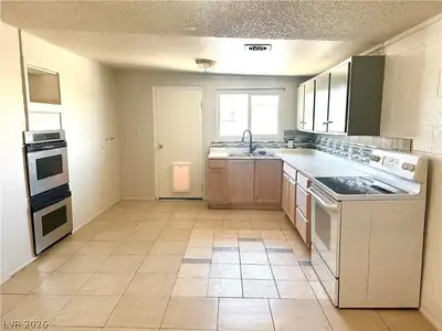 4521 Pacyna Street, Las Vegas, NV 89122 Kitchen