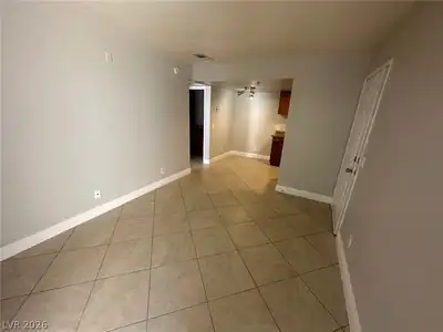 4200 VALLEY VIEW Boulevard 1051 Living Room