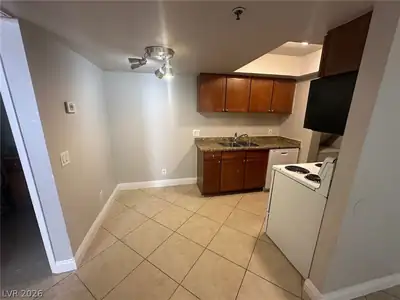 4200 VALLEY VIEW Boulevard 1051 Kitchen