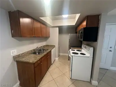 4200 VALLEY VIEW Boulevard 1051 Kitchen