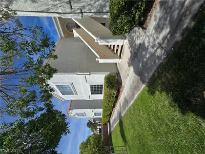 1800 Edmond Street 121, Las Vegas, NV 89146 Front of Structure