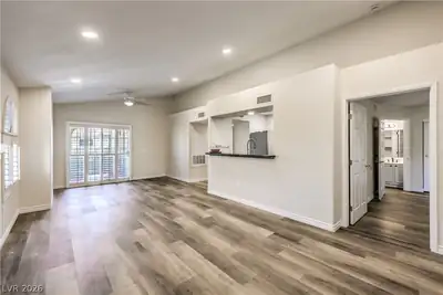 7950 West Flamingo Road 2185 Living Room