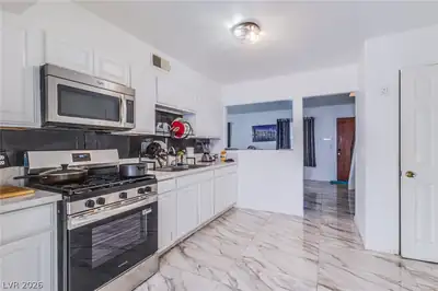 3924 Voxna Street, Las Vegas, NV 89119 Kitchen