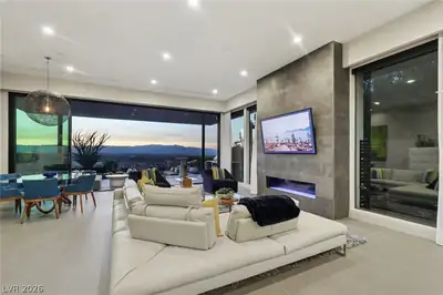 375 Tranquil Peak Court Living Room