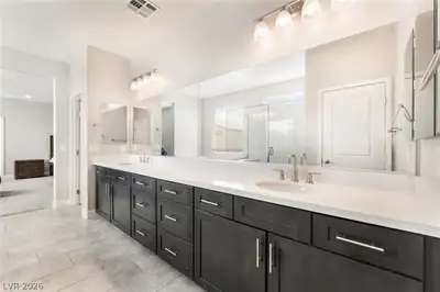 1867 Michael Springs Place, North Las Vegas, NV 89084 Primary Bathroom