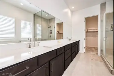 10220 MEANDERING DELL Avenue, Las Vegas, NV 89166 Primary Bathroom
