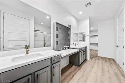 4521 East Cactus Canyon Drive Primary Bathroom