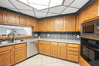7215 Ullom Drive, Las Vegas, NV 89118 Kitchen