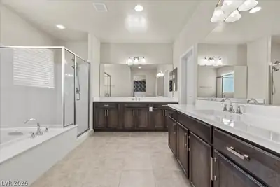 9625 Ponderosa Skye Court, Las Vegas, NV 89166 Primary Bathroom