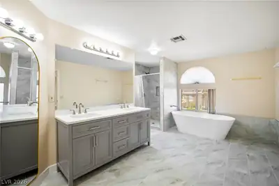 3775 Emerald Bay Circle, Las Vegas, NV 89147 Primary Bathroom