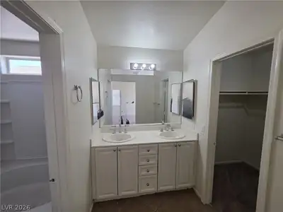 3665 REMINGTON GROVE Avenue . Primary Bathroom