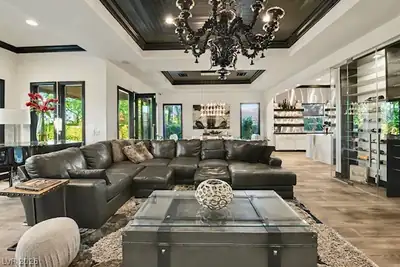 24 Panorama Crest Avenue, Las Vegas, NV 89135 