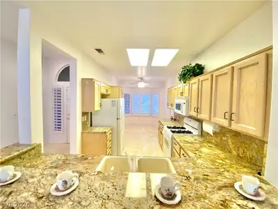 10731 Mission Lakes Avenue, Las Vegas, NV 89134 Kitchen