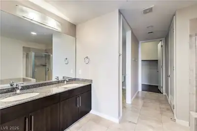 353 Bonneville Avenue 511 Primary Bathroom