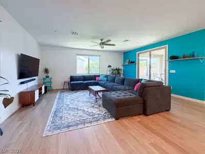 3184 Mossfield Avenue Living Room