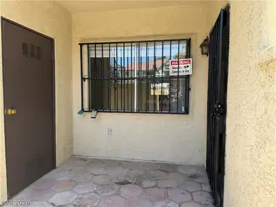 3602 Gaylord Drive 158 Entrance Foyer