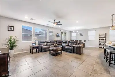 1130 North Water Street Living Room