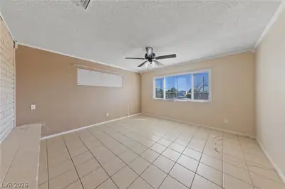 2 Arizona Way Living Room