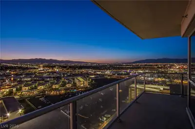 2700 Las Vegas Boulevard 2702 Balcony