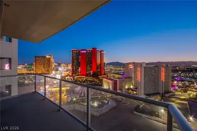 2700 Las Vegas Boulevard 2702 Balcony