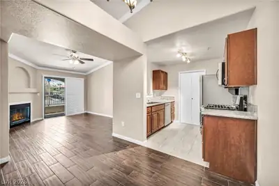 950 Seven Hills Drive 3026 Kitchen