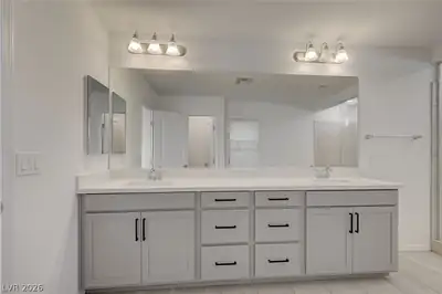 640 Stone Hammer Avenue, Las Vegas, NV 89183 Primary Bathroom