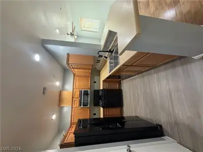 6630 FLAMINIAN LN Lane 204 Kitchen
